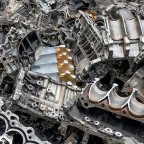Entre os principais materiais reciclados, a sucata de alum�nio bloco ou alum�nio duro � resistente e utilizada em v�rios segmentos da ind�stria. Ela � derivada de pe�as de refus�o de alum�nio como bloco de motores, cubos de moto e outros materiais.