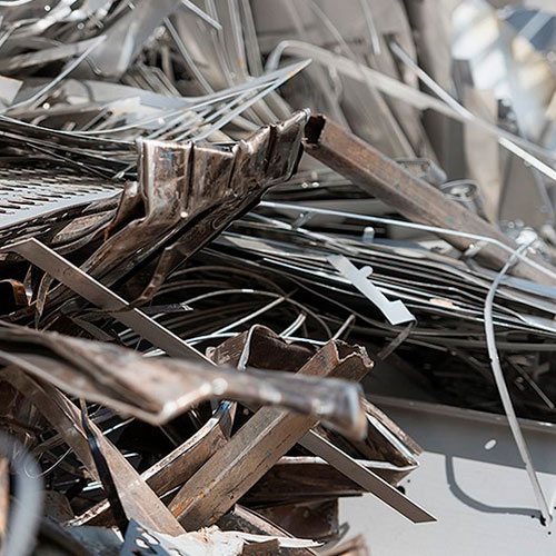 Material abundante no mercado, a sucata de inox mista � derivada de sobras industriais, parafusos, pe�as em geral como estufas, bancadas frigor�ficas, chapas finas, entre outros. Conhe�a sua separa��o e classifica��o.